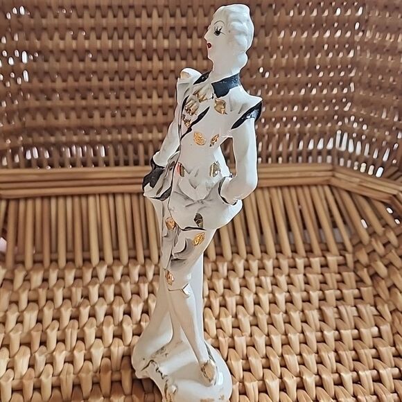 Vintage 1950's Wales Porcelain Figurine 8" Tall Victorian Gold Trim - Picture 7 of 12